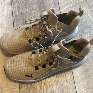 Puma Tan and Black Athletic Shoes Sleek Design